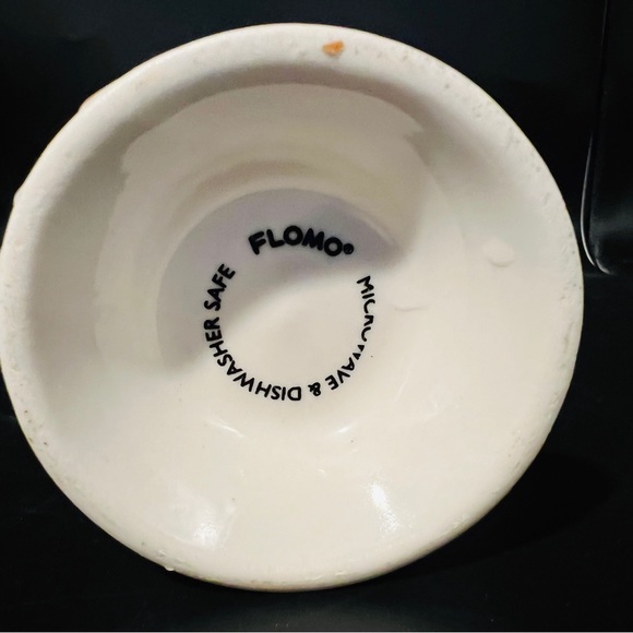 FLOMO ceramic Mugs. White with red hearts. 7 oz. Set of 4 - Picture 5 of 6